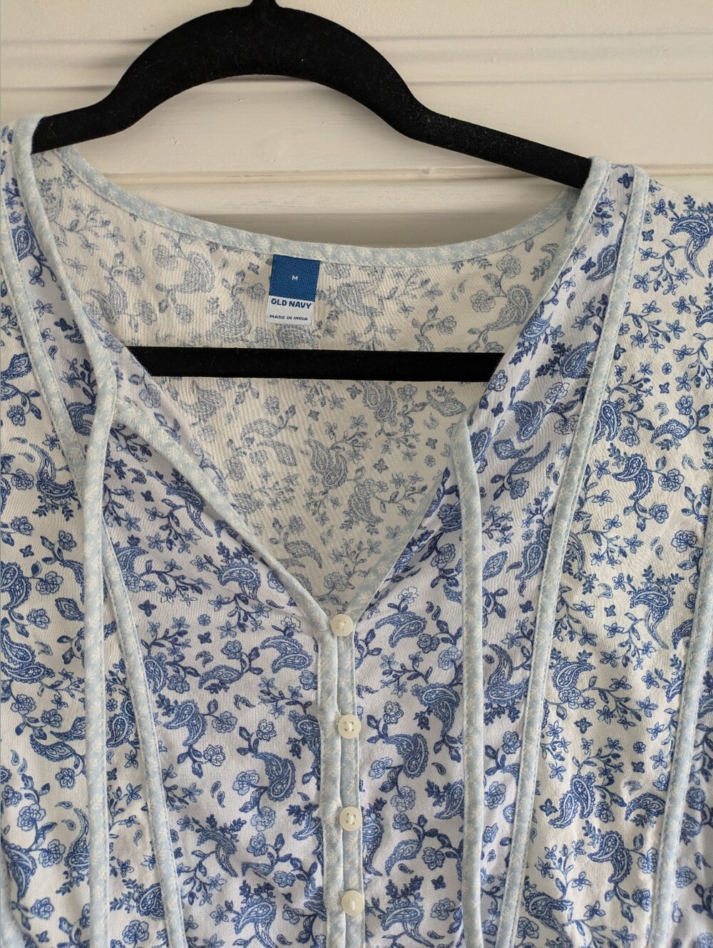 Old Navy White & Blue Floral Peasant Top- M - Picture 3 of 4